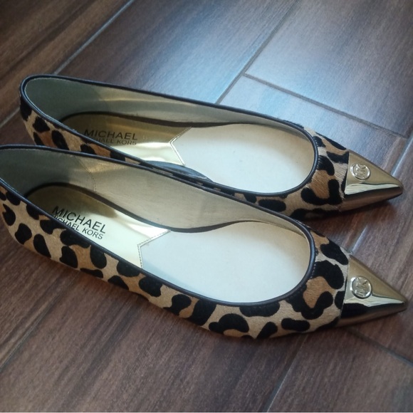 Micheal Kors gorgeous pointy flats - Picture 2 of 2